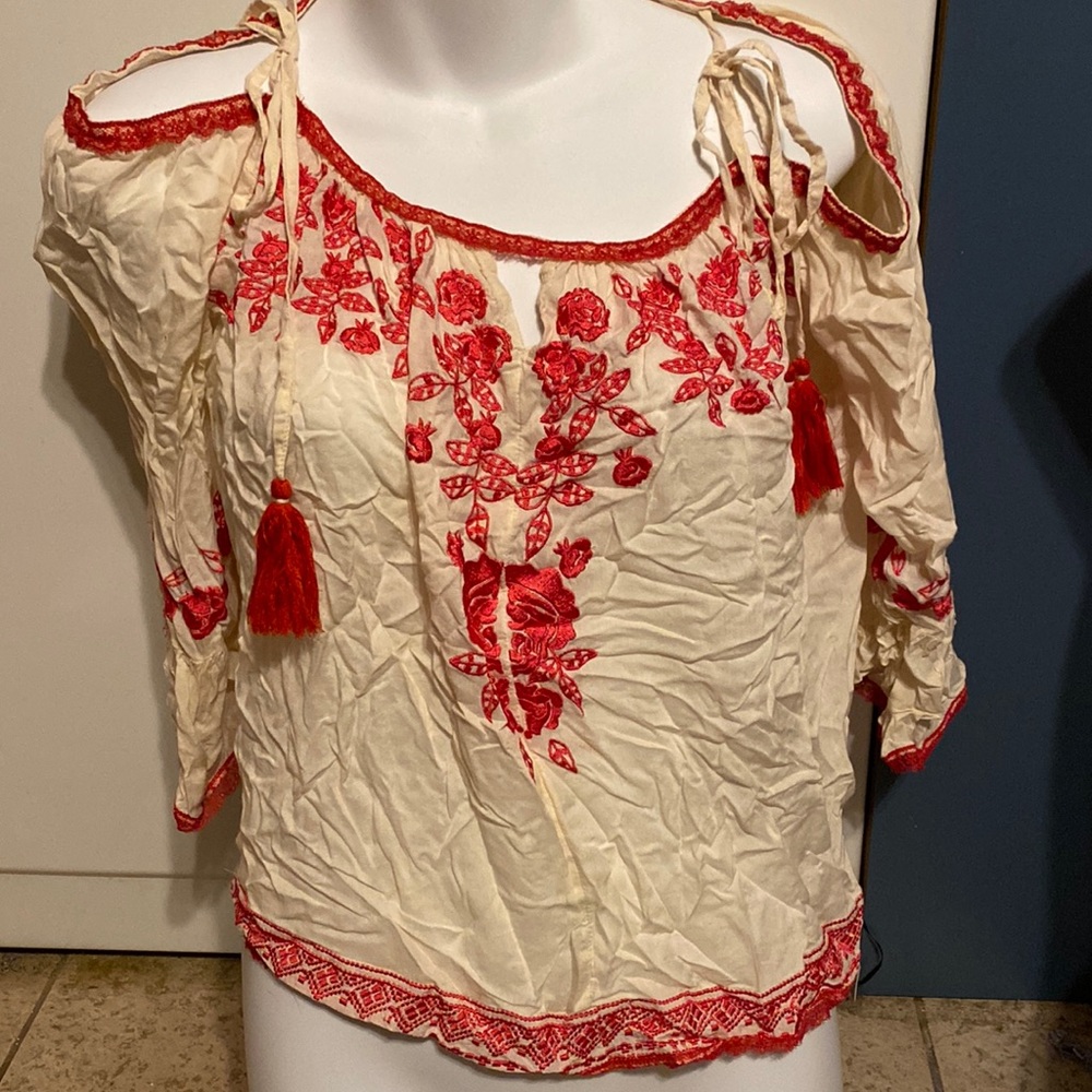 Shoulder tie with tassels
